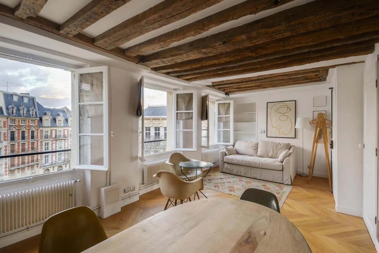 Apartament Cosy & Bright Under The Beams On Place Dauphine Id 319 *
