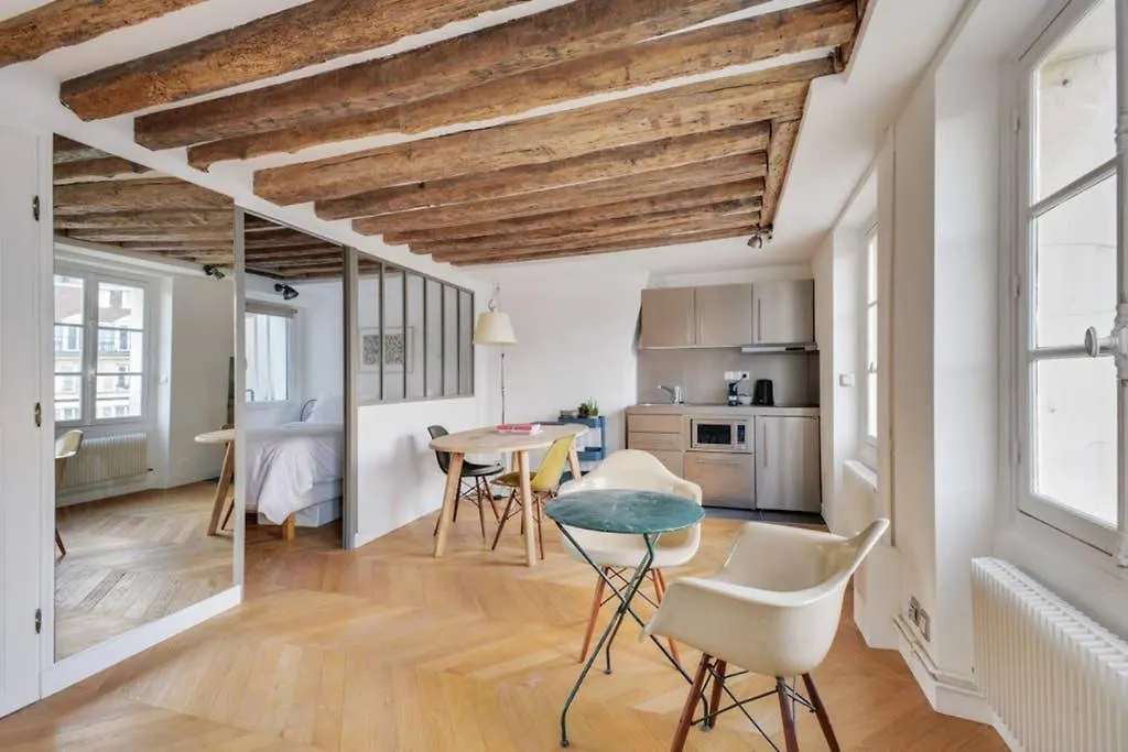 Apartament Cosy & Bright Under The Beams On Place Dauphine Id 319 *